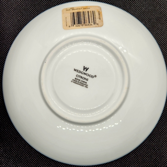 Vintage Wedgwood Citrons Soup Breakfast Bone China Saucer Plate NWT Aprx 6" diam - Picture 4 of 6